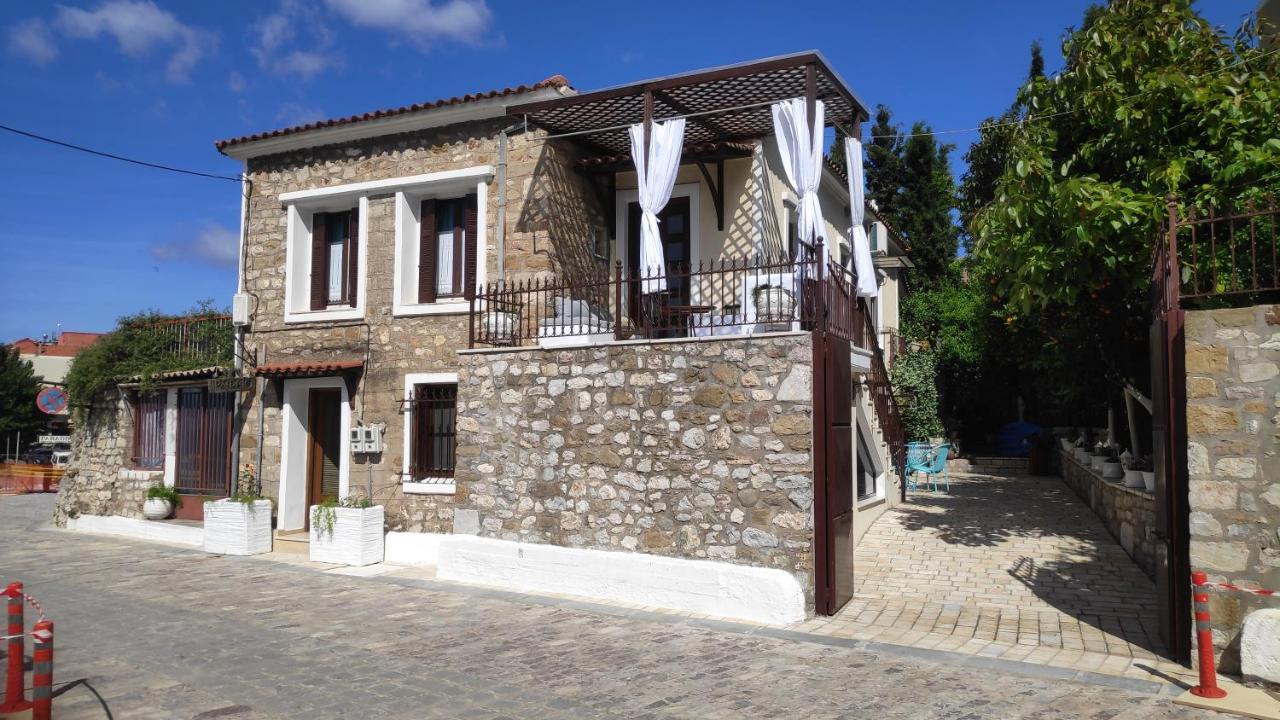 Naupactus Unique Harbor In A Stone House!